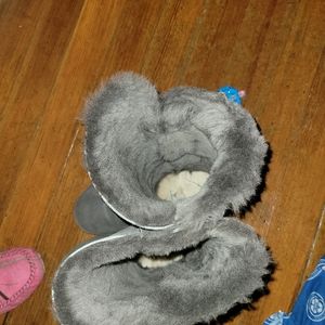 Size 9 ugg bailey button boots